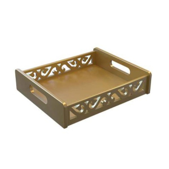 صواني وأطباق